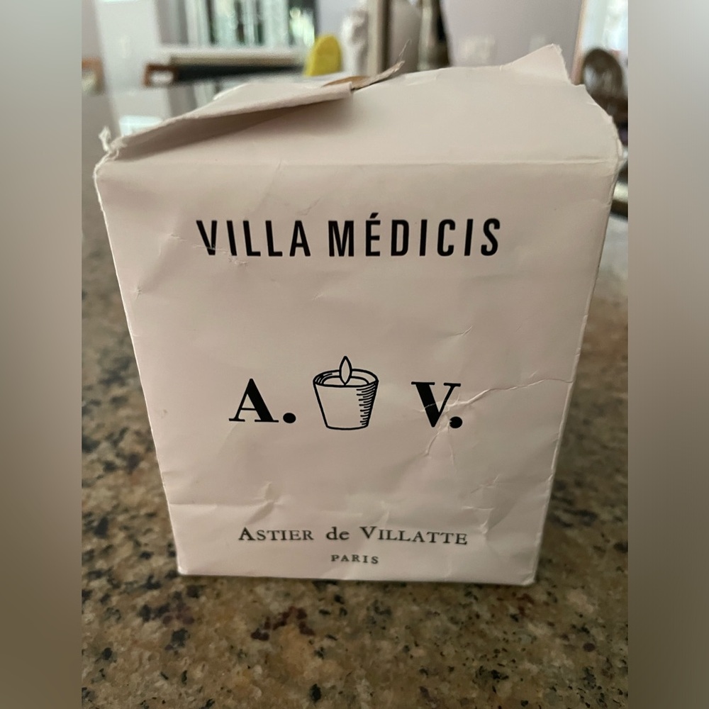 NIB Villa Medicis Luxury Candle - Picture 2 of 9